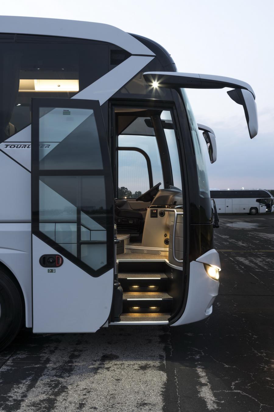 Детали экстерьера Neoplan Tourliner 2016 года  (фото 17 из 19)